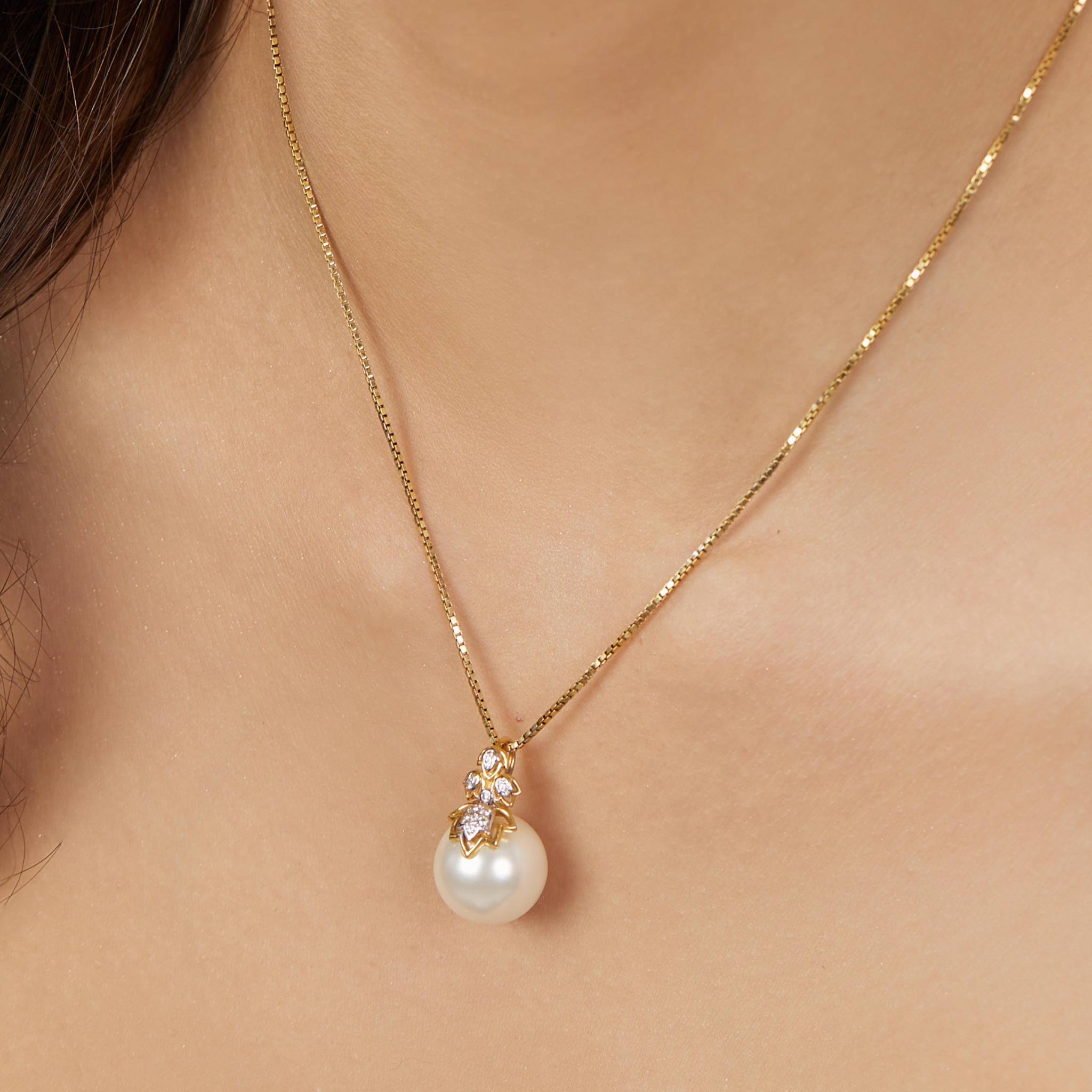 The inverted lotus diamond and pearl pendant