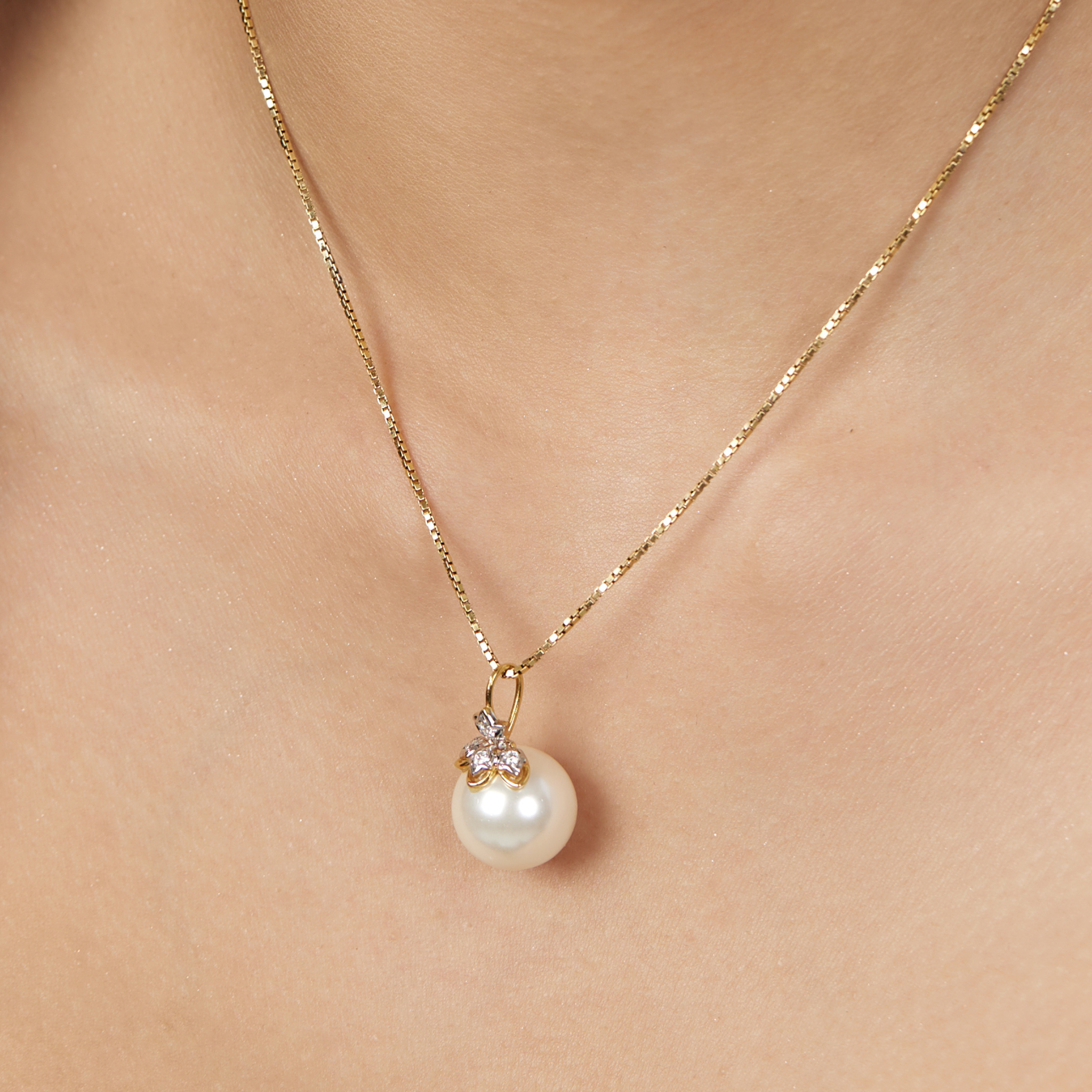 The lotus loop diamond and pearl pendant