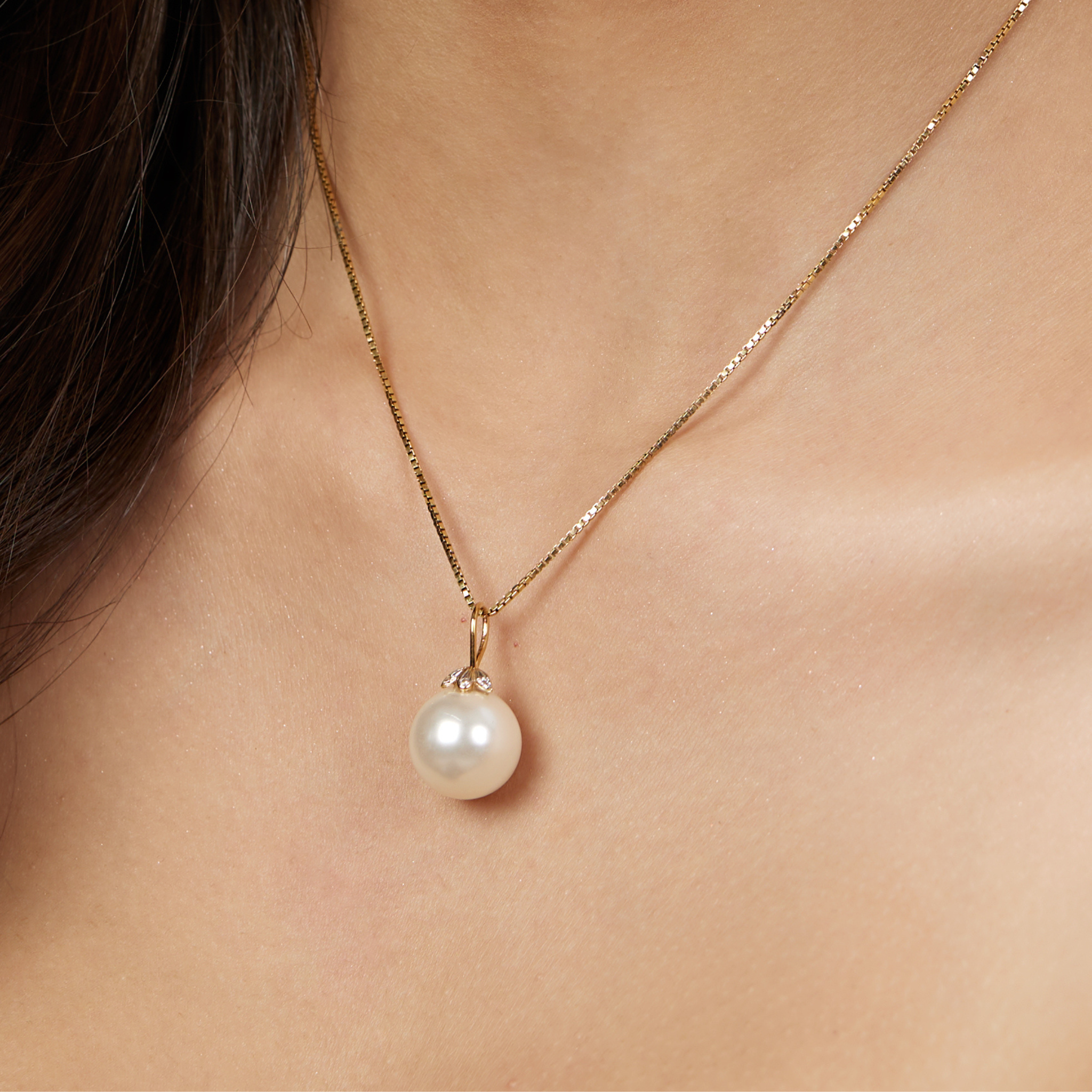 The classic 3 petal diamond and pearl pendant