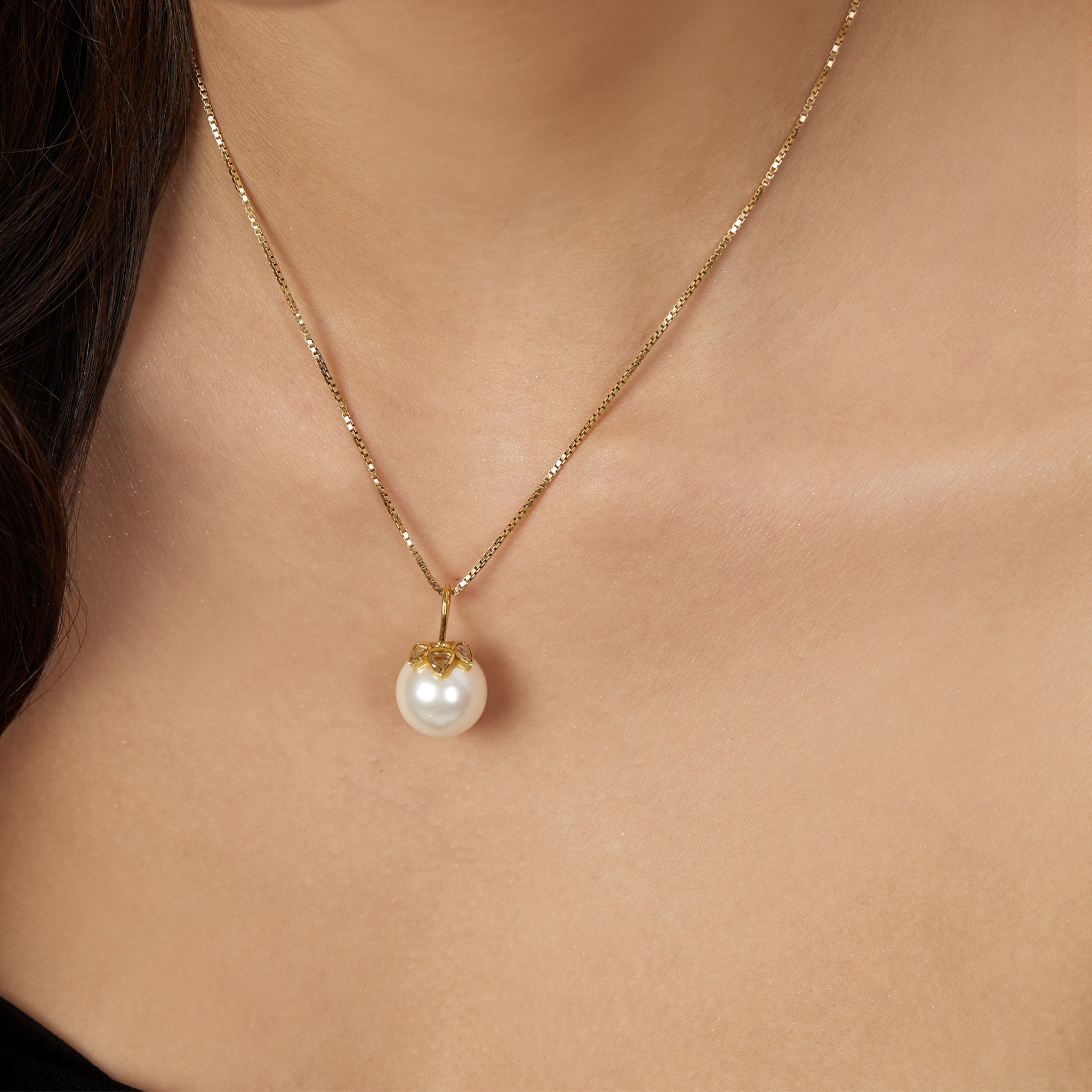 The classic 3 petal rosecut diamond and pearl pendant