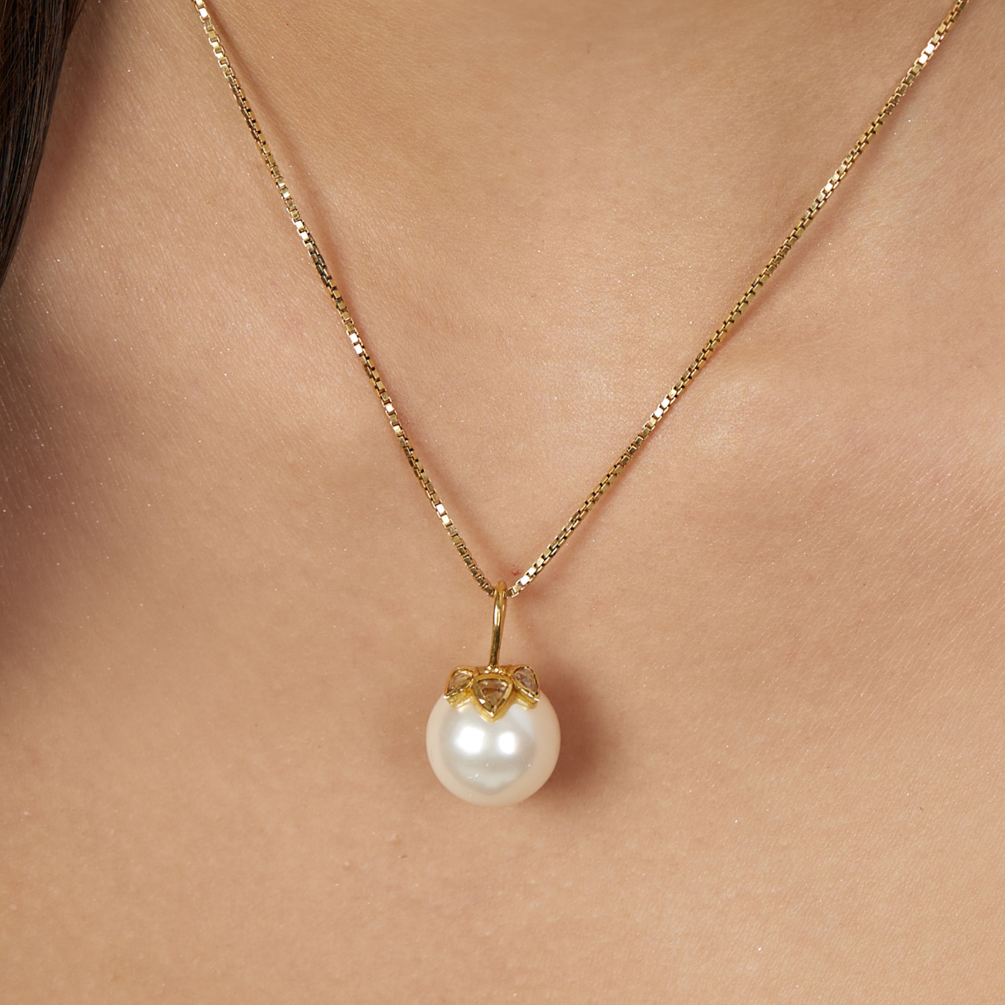 The classic 3 petal rosecut diamond and pearl pendant