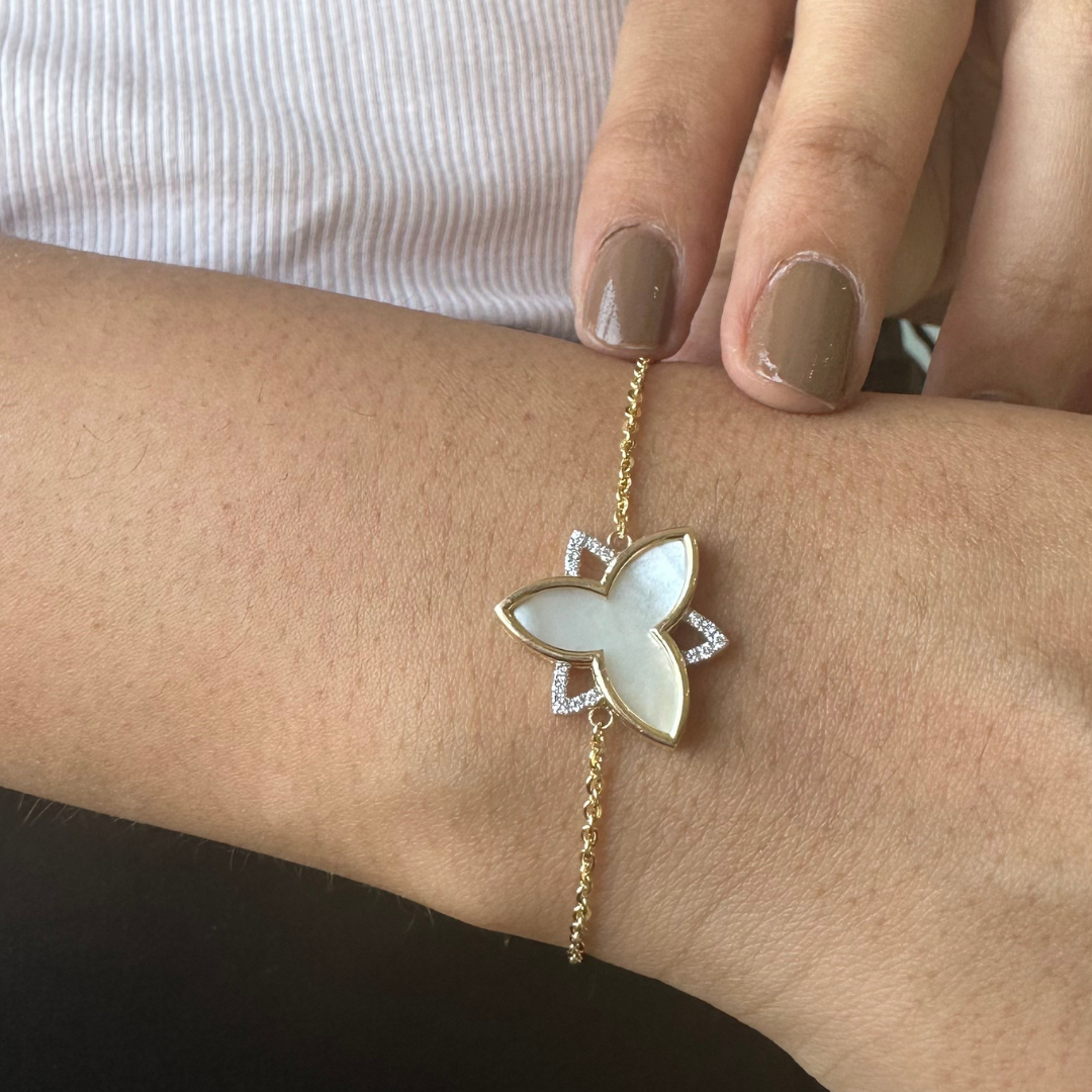 The Classic White Large Trillium Bracelet with Diamonds