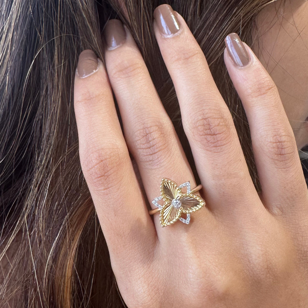 The gilded trillium ring with diamonds