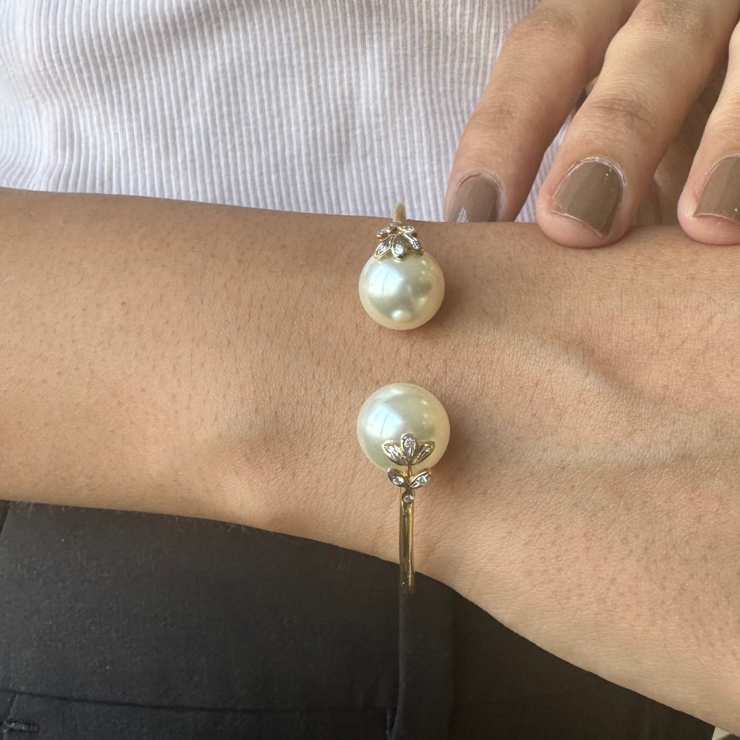 The classic 6 petal diamond and pearl bangle